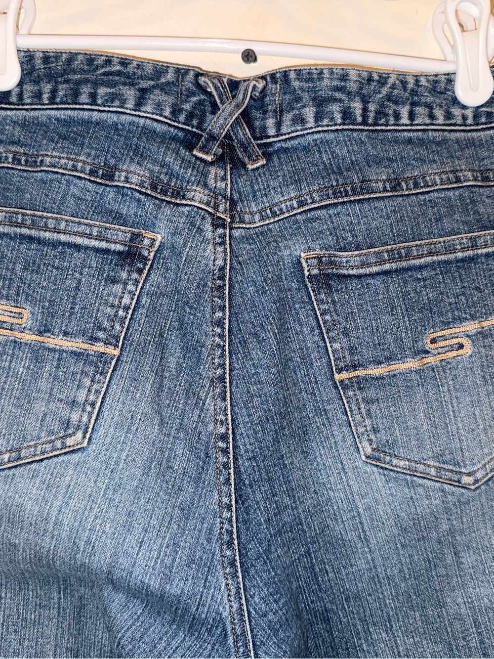 Tribal Embroidered Cuff Capri Jeans ✨ Stunning Detail & Perfect Stretch ✨ - Picture 5 of 8
